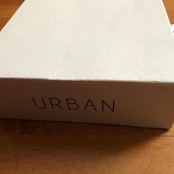 Urban Outfitters Pola Leather Chelsea Boot - Picture 14 of 14